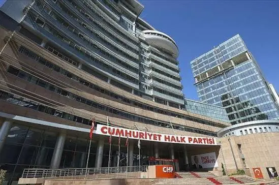 CHP'de istifalar art arda geldi: 8 ilçenin belediye başkanı CHP'den istifa etti