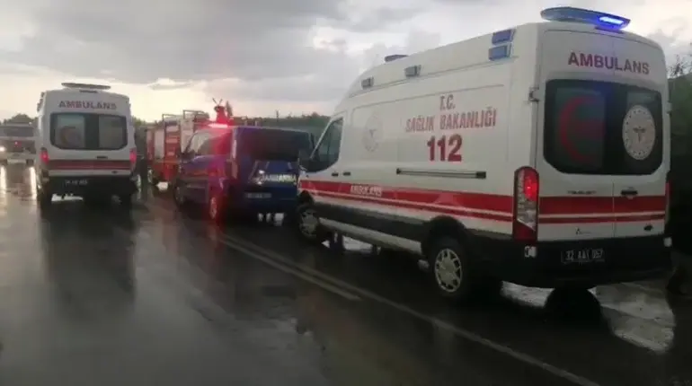 Isparta’da tur midibüsü şarampole yuvarlandı! 4 ölü, 26 yaralı