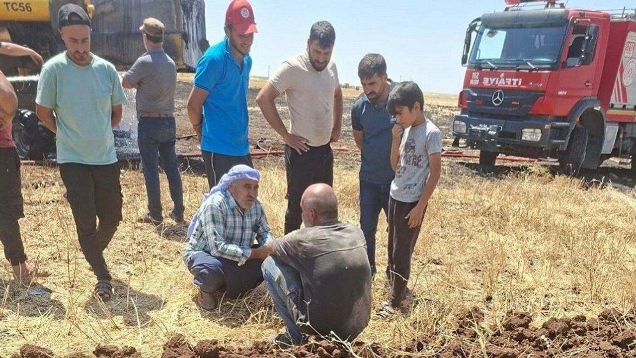 Diyarbakır'da yanan biçerdöverin sahibi için köylüler seferber oldu