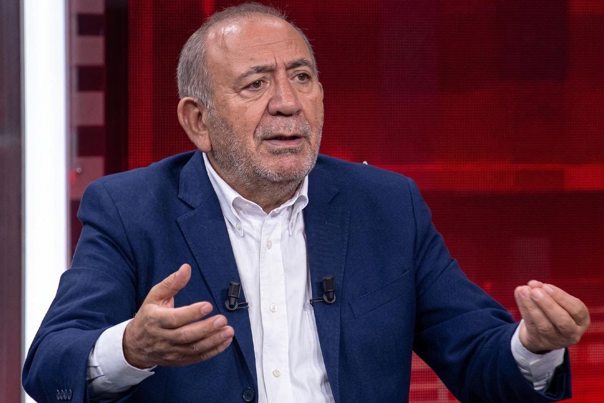 Canlı yayında küfür etti, sunucu yayında uyardı
