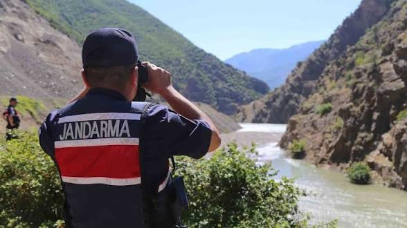 Derede kaybolan baba ile oğlunu 90 kişilik ekip arıyor