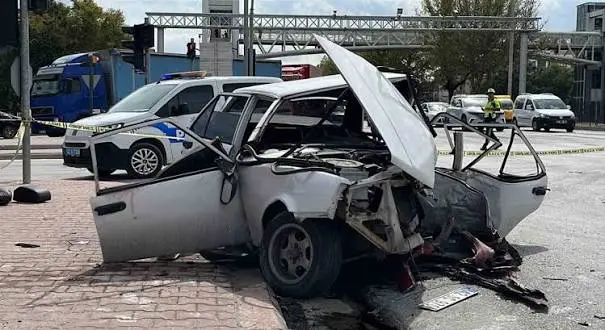 Konya'da iki otomobil çarpıştı: 3'ü ağır 4 yaralı