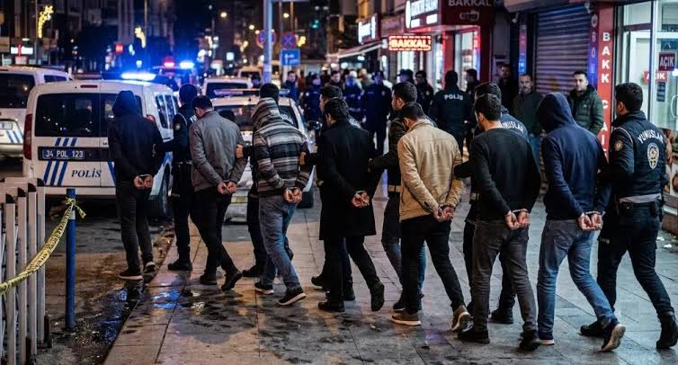 Mafya operasyonunda polis, avukat ve kamu görevlileri gözaltında