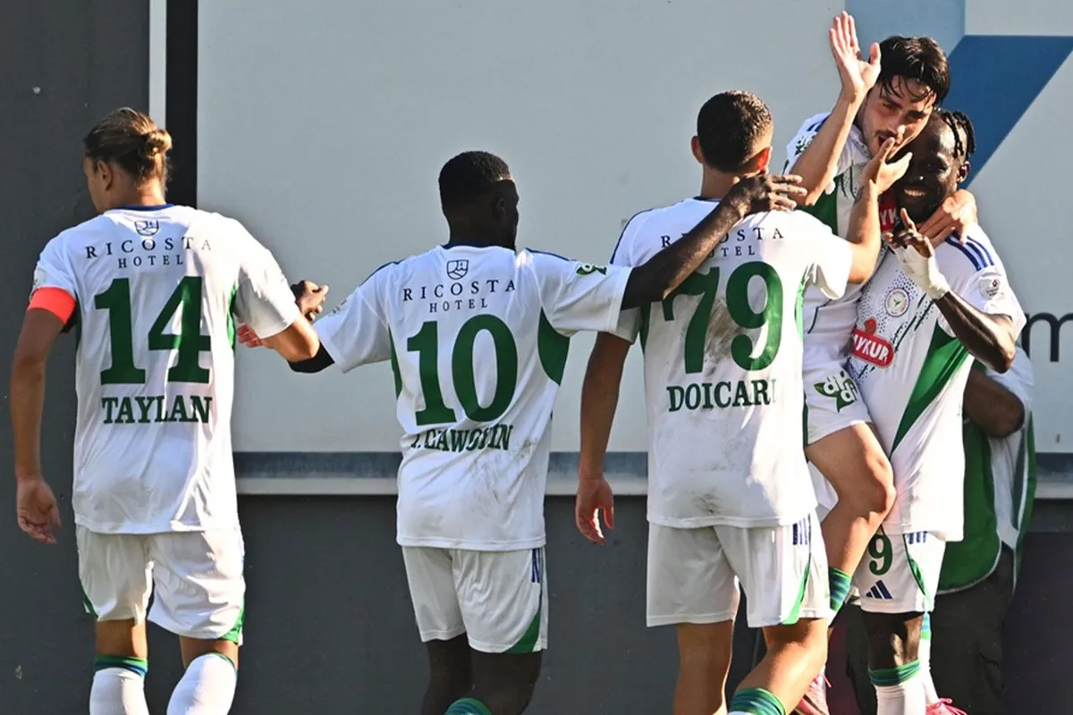 Rizespor, 10 kişi kalmasına rağmen kazandı