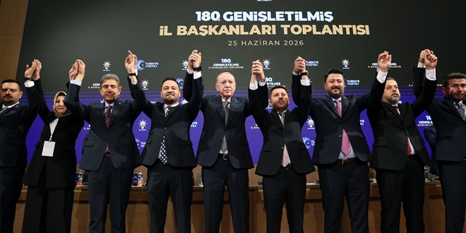 Üç belediye başkanı AK Parti’ye katıldı