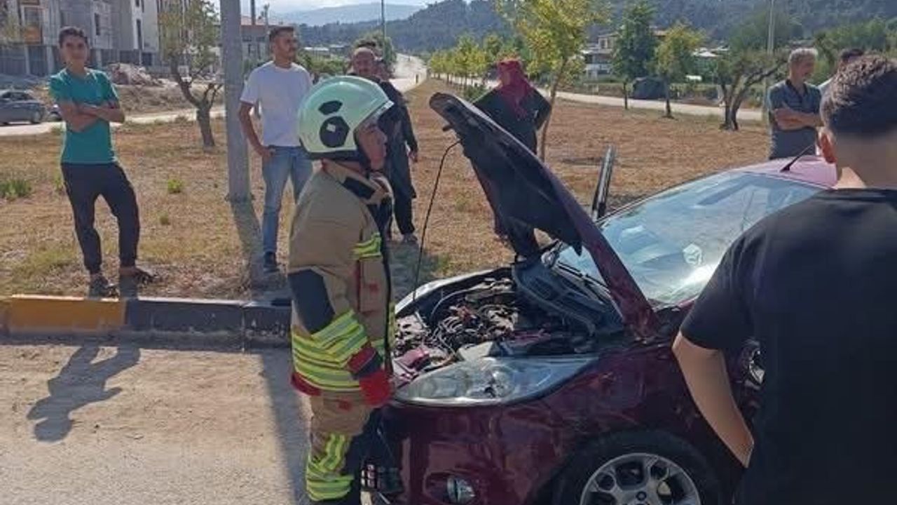 Hatay'da iki otomobil çarpıştı: 6 yaralı